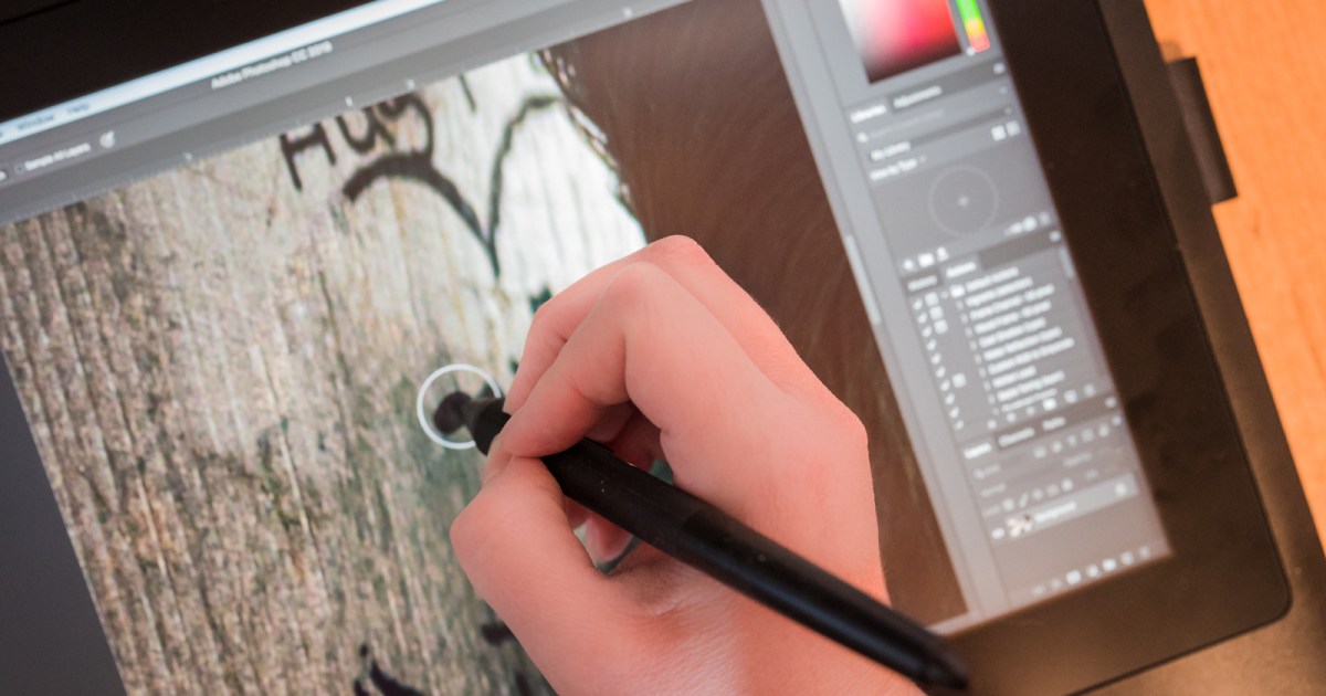 هل يجب عليك توفير 100 دولار على Wacom Cintiq 16 أم الإنفاق على النسخة المحترفة؟